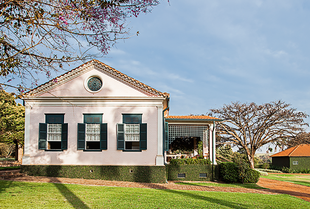 Casa de fazenda restaurada traz à tona memórias da infância